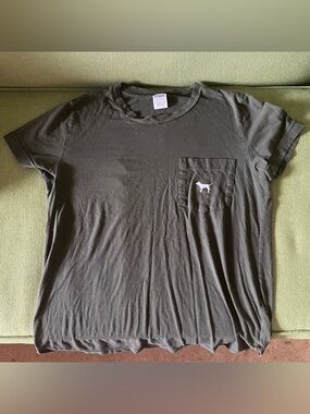 PINK Victoria’s Secret t-shirt 💚 size XS